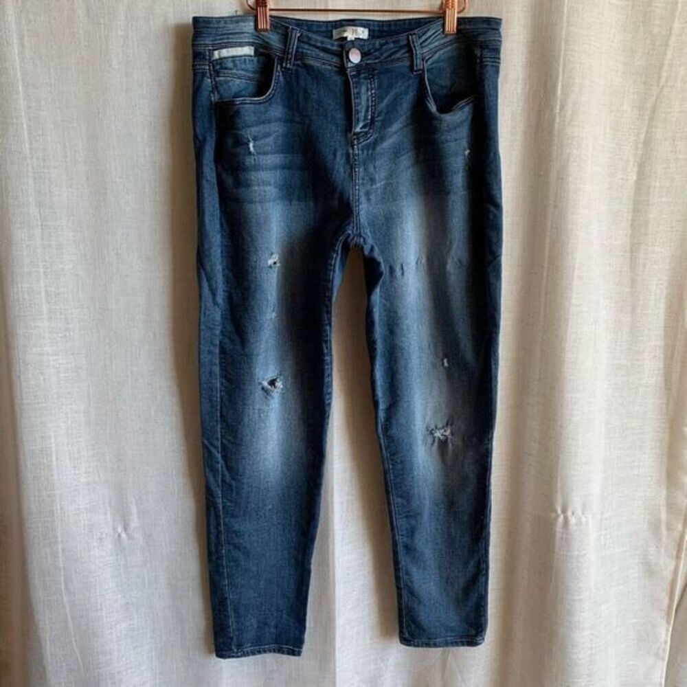 Love Fire Jeans Women's Size 13 Blue Distressed Straight‎ Leg Quilt Pocket Denim